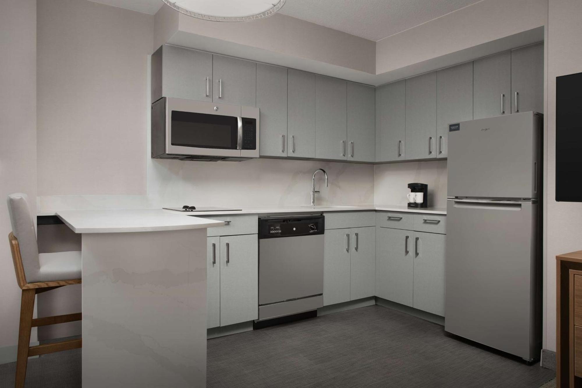 Homewood Suites By Hilton Alexandria Bagian luar foto