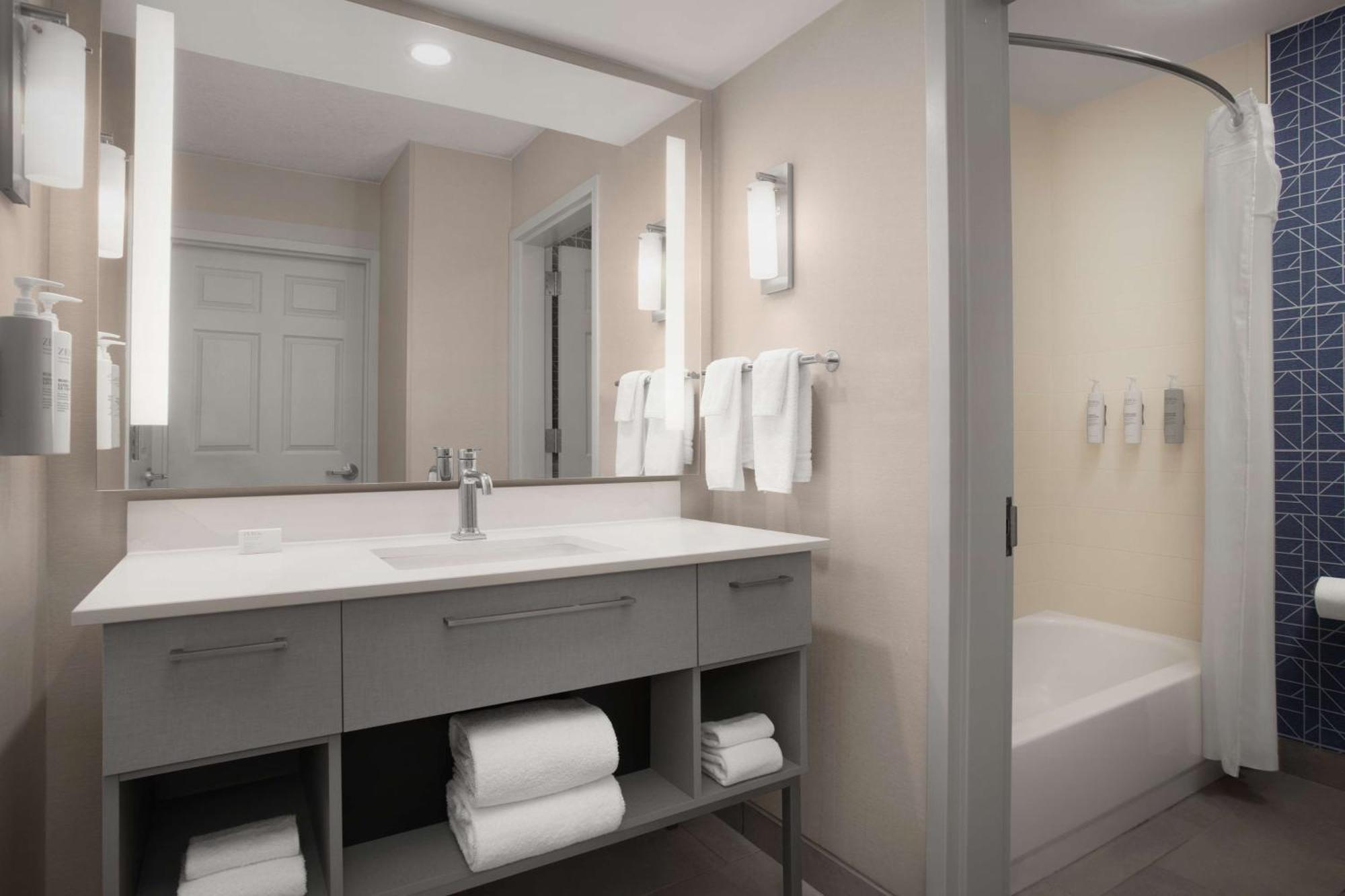 Homewood Suites By Hilton Alexandria Bagian luar foto
