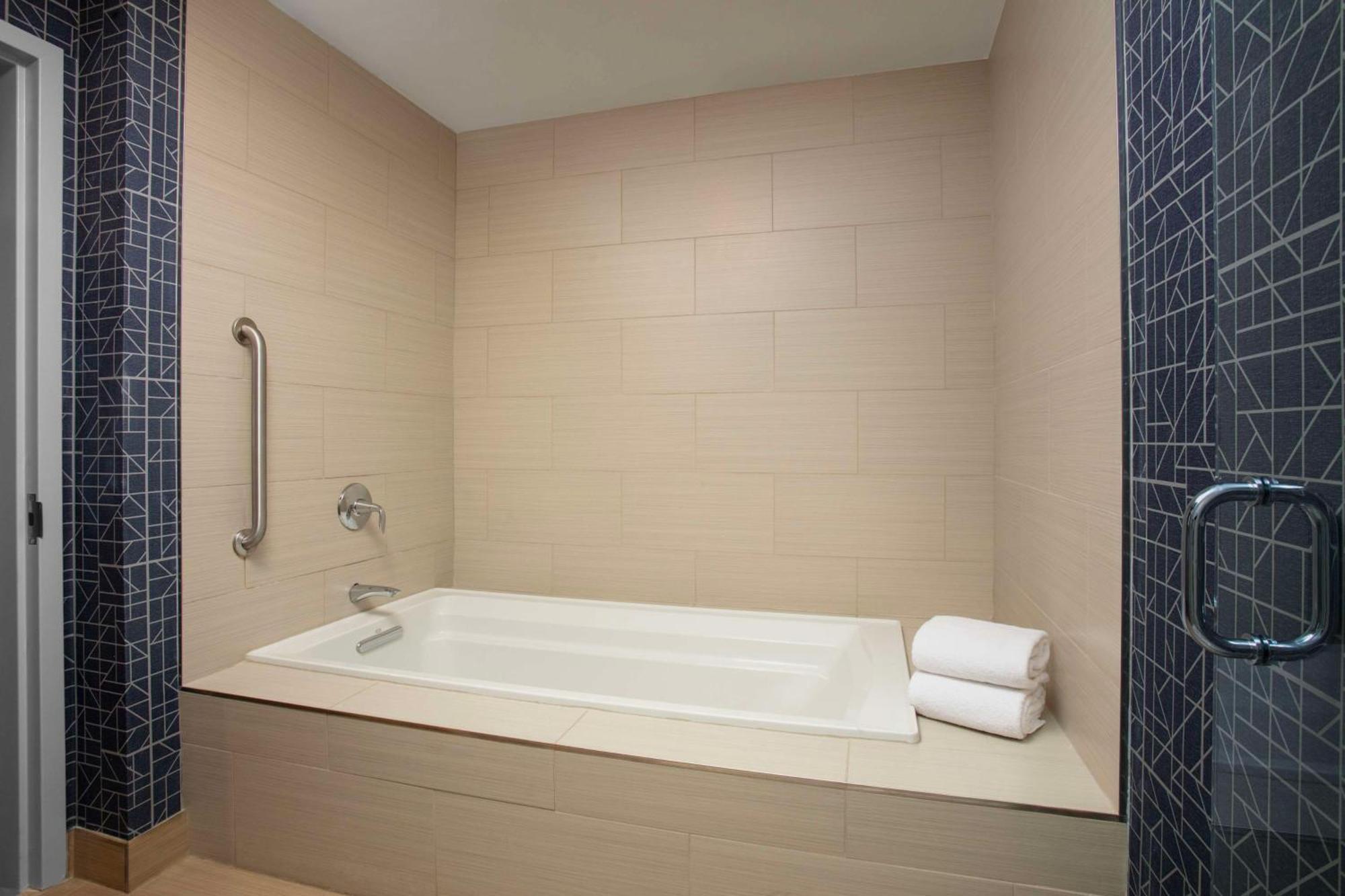 Homewood Suites By Hilton Alexandria Bagian luar foto