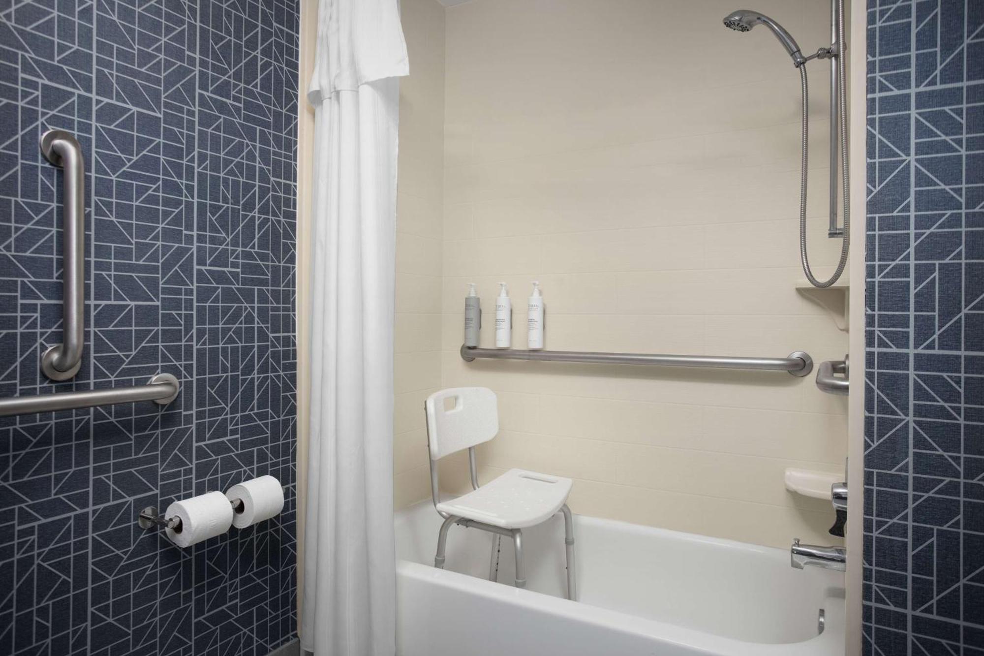 Homewood Suites By Hilton Alexandria Bagian luar foto