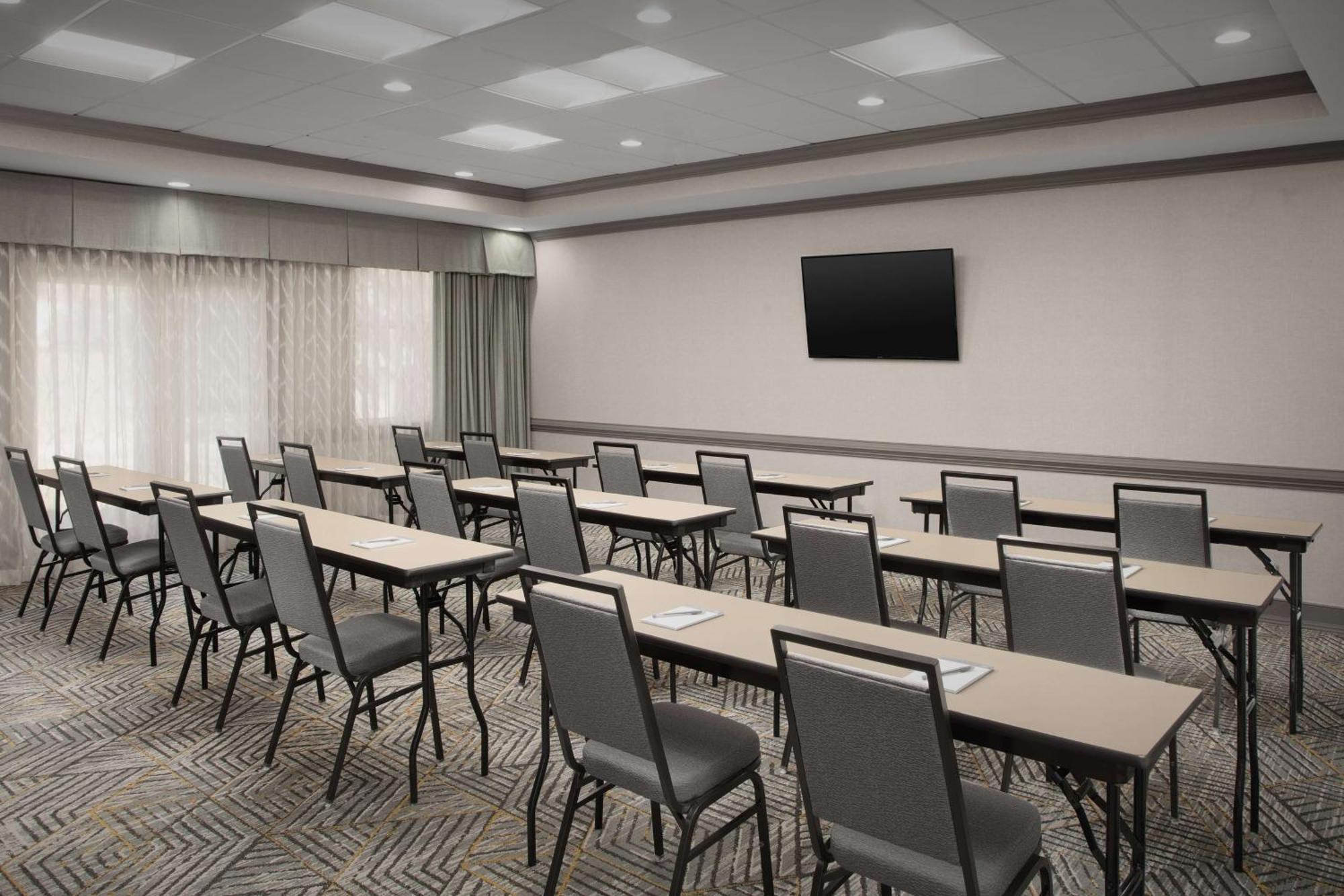 Homewood Suites By Hilton Alexandria Bagian luar foto